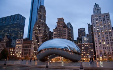 chicago-il-cloud-gate-at-dusk